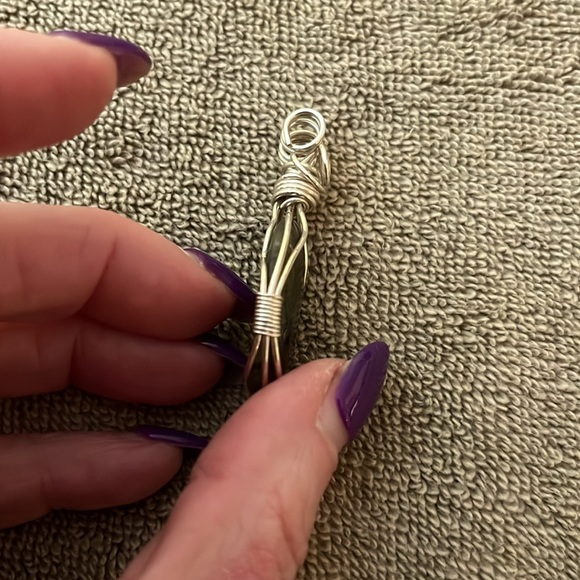 Labradorite silver wire wrapped pendant VERY colorful in the sunlight exquisite - Picture 6 of 7